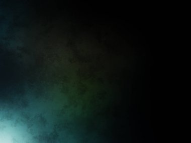 Siyah gömlekli bir adam tenis raketi tutuyor.