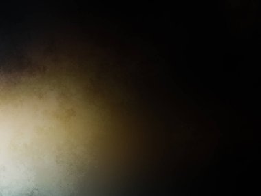 Takım elbiseli ve kravatlı bir adam tenis raketi tutuyor.