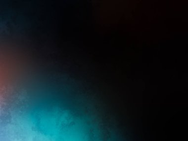 Tenis kortunda raket tutan bir adam.