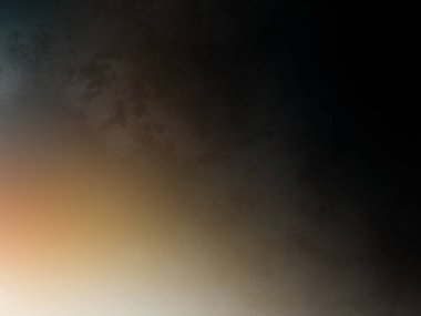 Rampada kaykay süren biri.