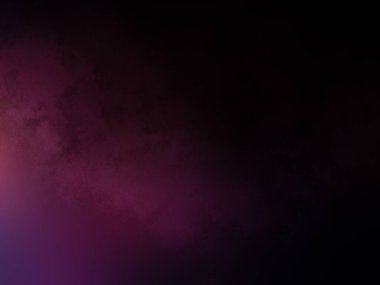 Elinde mikrofon tutan takım elbiseli ve kravatlı bir adam.