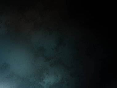 Karanlıkta sörf tahtasında bir insan