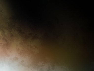 Takım elbiseli ve kravatlı bir adam tenis raketi tutuyor.