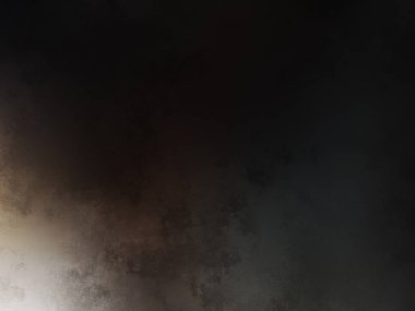 Siyah arka planı olan karanlık bir odada yangın musluğu.