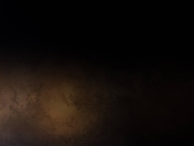 Takım elbiseli ve kravatlı bir adam duvarın önünde duruyor.