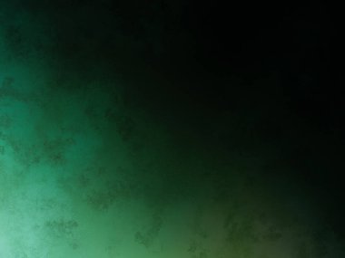 Sörf tahtasında sörf yapan bir insan.