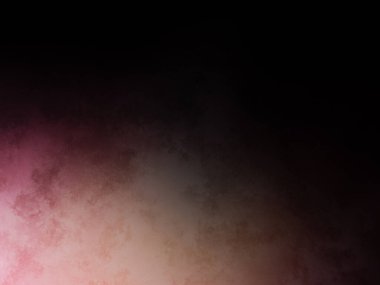 Bir adam kortta tenis raketi tutuyor.