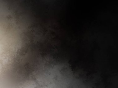 Kar yüzeyinde snowboard süren bir adam.