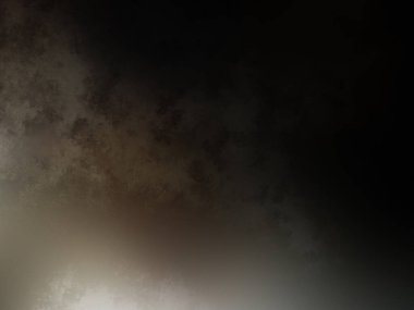 Takım elbiseli ve kravatlı bir adam duvarın önünde duruyor.