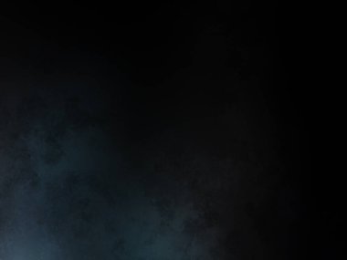 Takım elbiseli ve kravatlı bir adam karanlık bir arka planın önünde duruyor.