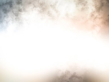 Karlı bir yüzeyde kaykay süren bir insan.