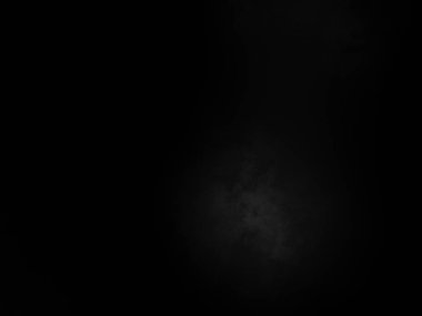 Ortasında beyaz ışık olan siyah bir arkaplan.