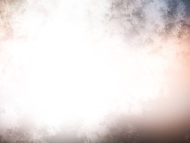 Karlı bir yüzeyde snowboard süren bir insan.