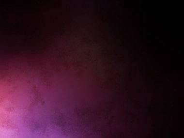 Takım elbiseli ve kravatlı bir adam tenis raketi tutuyor.