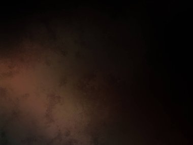 Takım elbiseli ve kravatlı bir adam karanlık bir arka planın önünde duruyor.