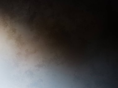 Havada kaykaylı bir kişi