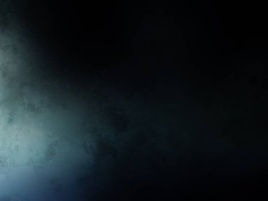 Takım elbiseli ve kravatlı bir adam duvarın önünde duruyor.