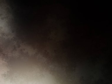 Karanlıkta kaykaylı bir adam.