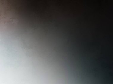 Havada kaykaylı bir kişi