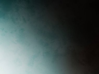 Havada kaykaylı bir kişi