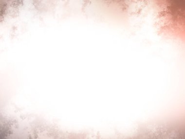 Karlı bir yüzeyde snowboard süren bir insan.