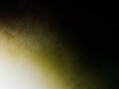 Elinde tenis raketi tutan bir adam.