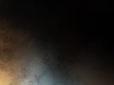 Rampada kaykay süren biri.