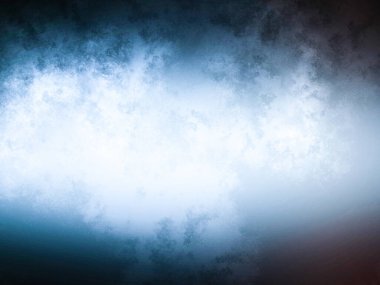 Sörf tahtasında suda bir insan.