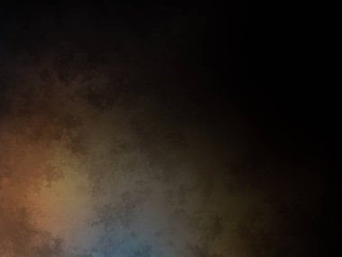 Gökkuşağı renkli bir ışık bulutların arasında parlıyor.