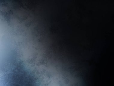 Takım elbiseli ve kravatlı bir adam tenis raketi tutuyor.