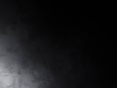 Takım elbiseli ve kravatlı bir adam tenis raketi tutuyor.