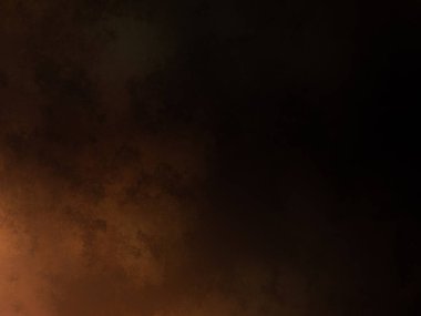 Kara gökyüzünde bir bulutla uçan bir uçak.