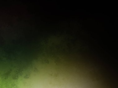 Siyah gömlekli bir adam tenis raketi tutuyor.