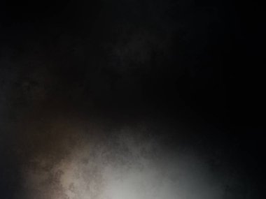 Karanlıkta snowboard yapan biri.