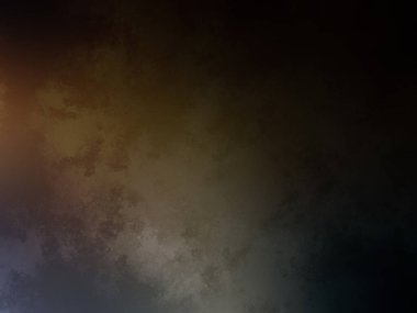 Arka planda gökkuşağı olan bir sokak lambası.