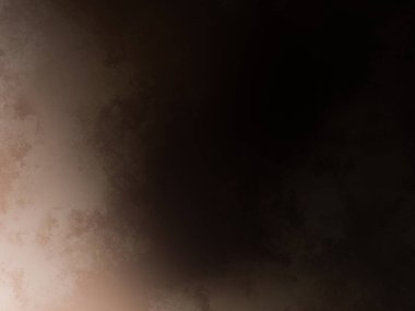 Takım elbiseli ve kravatlı bir adam duvarın önünde duruyor.