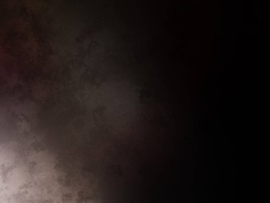 Elinde tenis raketi tutan bir adam.