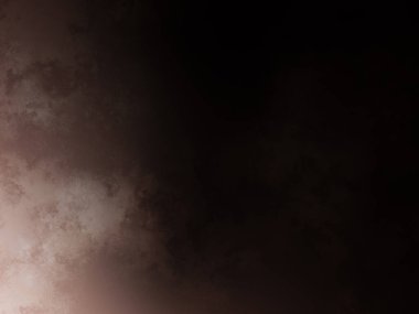 Karlı bir yamaçta snowboard süren bir adam.