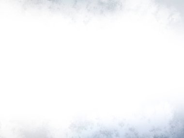 Karlı bir yüzeyde snowboard süren bir insan.