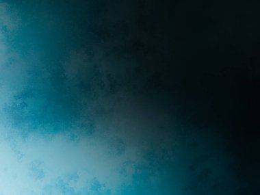 Sörf tahtasında suda bir insan.