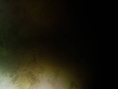 Tenis kortunda raket tutan bir adam.