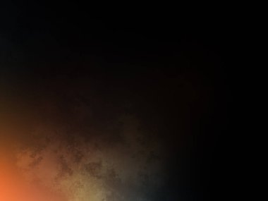 Rampada kaykay süren biri.