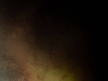 Rampada kaykay süren bir adam.