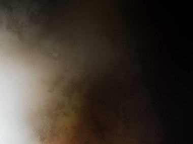 Tarlanın ortasında bir yangın musluğu.