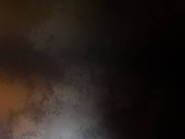 Takım elbiseli ve kravatlı bir adam ateşin önünde duruyor.