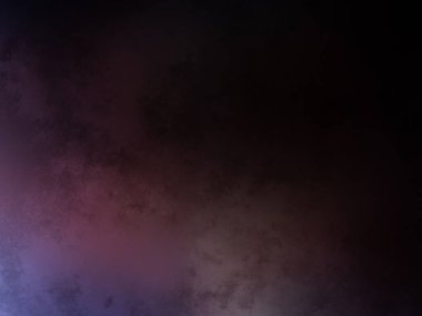 Mor ve mavi ışıklı koyu bir arkaplan.