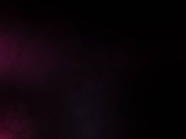 Elinde mikrofon tutan takım elbiseli ve kravatlı bir adam.