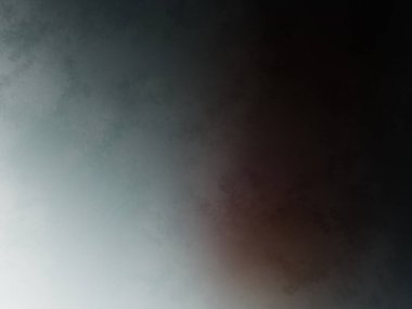 Kırmızı ve beyaz çizgili bulutlu bir gökyüzünde uçan bir uçak.