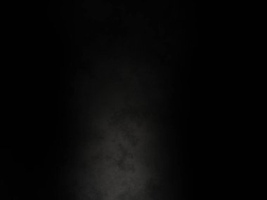 Tuvaletin tepesinden beyaz ışık çıkan siyah bir arka plan.