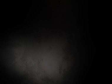 Siyah bir duvarın içinden bir ışık parlıyor.